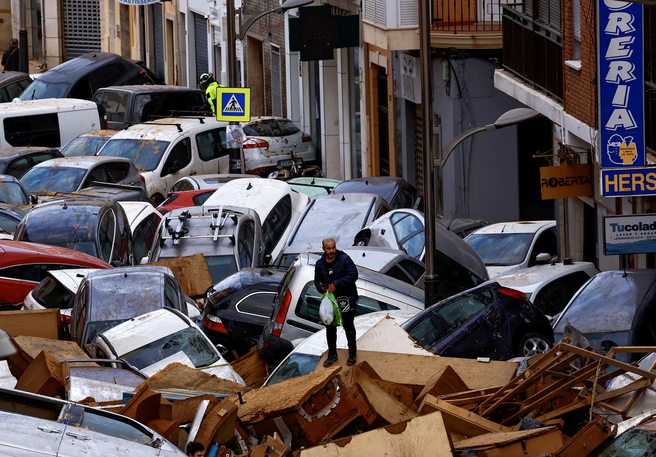 Spanish school children participating in emergency preparedness training